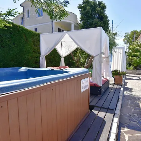 Apartamento Nika 4 In Der Residenz Mit Pool Und Wh By Interhome